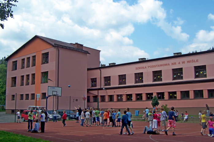 Budynek szkoły w Wiśle Głębcach